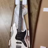 Marcus Miller V3 - 5strunn&aacute; basa