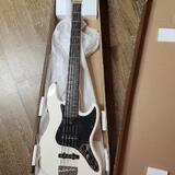 Marcus Miller V3 - 5strunná basa