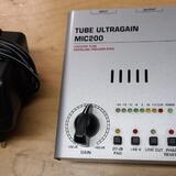 Předzesilovač BEHRINGER MIC200