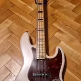 Pickguard na Fender jazz bass deluxe 2012 usa