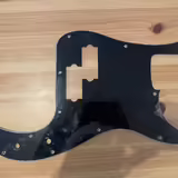 Čern&yacute; pickguard Squier PJ Bass