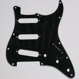 Pickguard + kryt tremola na Fender Stratocaster SSS