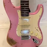 Elektrick&aacute; giatara Henrys Stratocaster