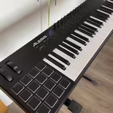 Prod&aacute;m ALESIS MIDI kl&aacute;vesy