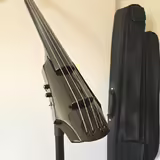 NS Design WAV4c Cello Black Gloss v z&aacute;ruce