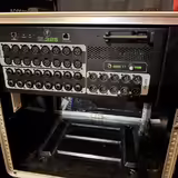 Mackie DL32S