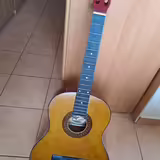Star&aacute; trampsk&aacute; kytara 