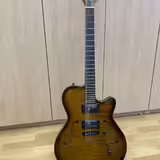 Godin Flat Five &ndash; semi-hollow kytara