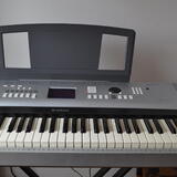 Stage piano Yamaha DGX-520