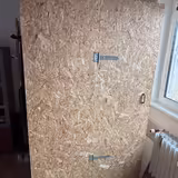 Odhlučněn&aacute; vocal booth z OSB desek