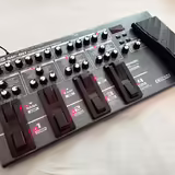 Boss ME-80 gitarov&yacute; multiefekt/modeler