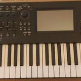Yamaha MODX6 (fungl, 6 let ve skříni) - prodáno