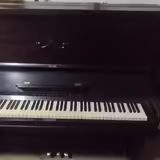 Prod&aacute;m pianino 