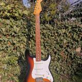 FENDER STRATOCASTER 