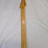Prod&aacute;m krk Fender Stratocaster