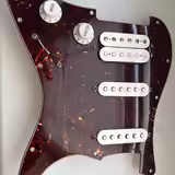 Osazen&yacute; pickguard na Fender stratocaster 