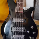 Prod&aacute;m baskytaru Yamaha