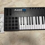 Alesis VI25 - jako nový