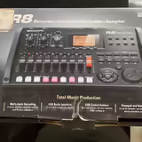 Zoom R8 V&iacute;cestop&yacute; kompaktn&iacute; studio