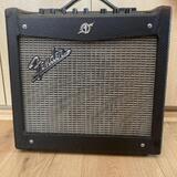 kytarové kombo Fender Mustang I