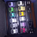 Prod&aacute;m pedalboard s efekty Behringer