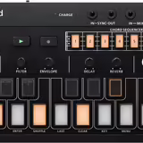 Roland AIRA Compact J-6 Chord Synth Syntetiz&aacute;tor