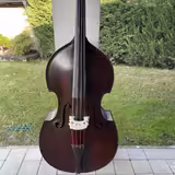 Star&yacute; masivn&iacute; 3/4 kontrabas men&scaron;&iacute; model s v&yacute;jimečn&yacute;m zvukem.