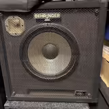 baskytarov&yacute; reprobox Behringer Ultrabass BA115