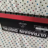 Předzesilovač Behringer ADA8200