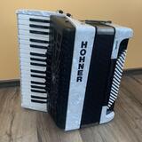 akordeon Hohner Bravo III, 96 basový