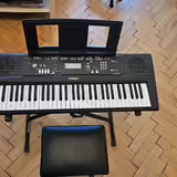 Kl&aacute;vesy Yamaha EZ-220 (stojan, sed&aacute;k, bra&scaron;na)