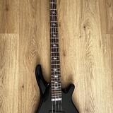 Baskytara Shark 4strunná + obal | Black Gloss | Metal/Rock