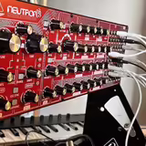 HW syntetizator Behringer Neutron