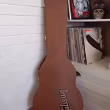 Pevn&yacute; kufor Gibson 