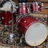 Prodám DW design cherry red