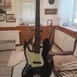Levoruká baskytara typu Jazzbass