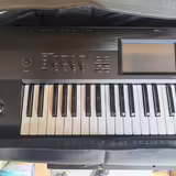 Prod&aacute;m Korg Krome 61
