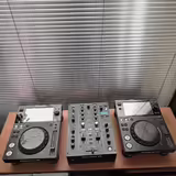 Prod&aacute;m Pioneer XDJ-700 a DJM 450