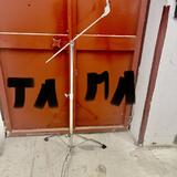 Tama stojan na činel. 