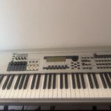 YAMAHA MO8 