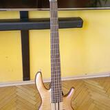 Baskytara Cort A5