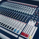 Mixážní pult Soundcraft GB2 + flight case 