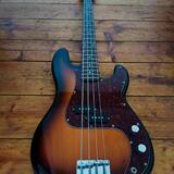 Squier Precision Bass 