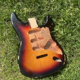 ZAREZERVOVÁNO Stratocaster tělo 3 tone sunburst 
