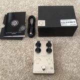 Darkglass Hyper Luminal kompresor pro baskytaru
