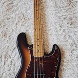 Jazz Bass. Vintage ručně vyráběná basová kytara