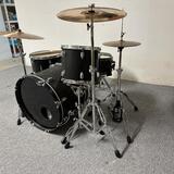 Bicí souprava + Paiste 2002 činely – kompletní set