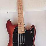 Prodám baskytaru Fender Mustang PJ Bass MN Sienna Sunburst.