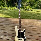 Fender Duff McKagan Deluxe Precision Bass