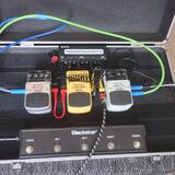 Behringer efekty s pedalboardem